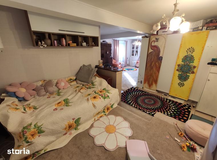 Casă cu 5 camere cu Teren 3450 Mp în Nuci