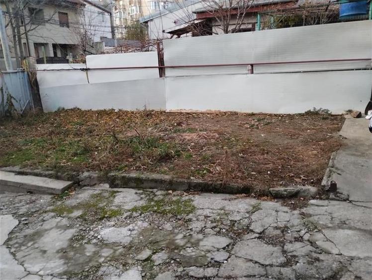 Casă individuală cu 7 camere cu Teren 270 Mp în Mihai Bravu