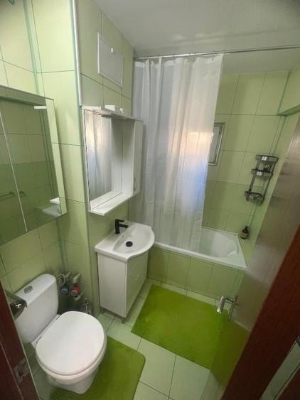 Apartament cu 3 camere decomandat, mobilat în Berceni