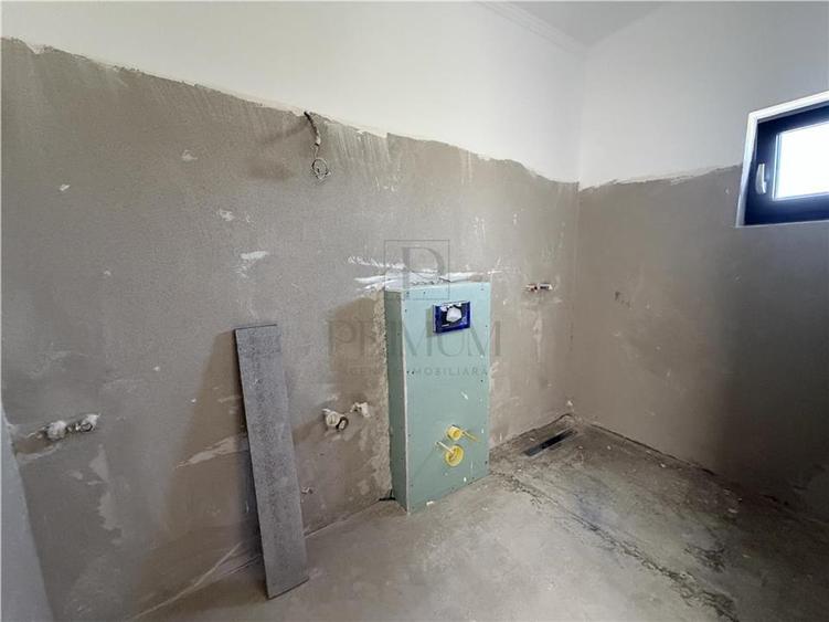 Apartament cu 3 camere semidecomandat în Moșnița Nouă