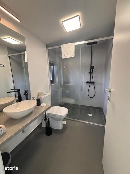 Casă cu 10 camere cu Teren 4600 Mp în Central