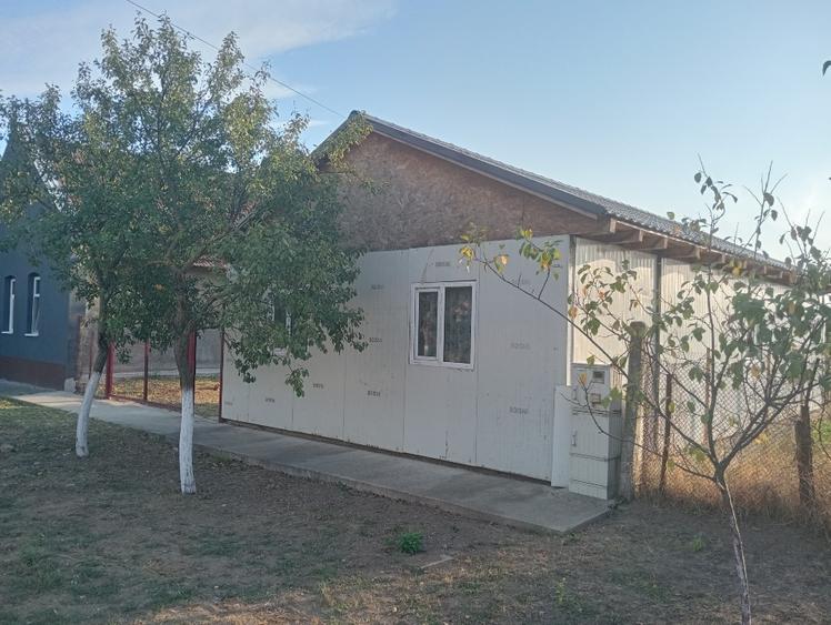 Casă individuală cu 2 camere cu Teren 712 Mp în Satchinez
