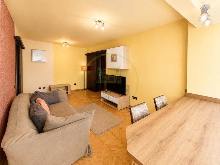 Apartament cu 2 camere semidecomandat, mobilat în Pajura