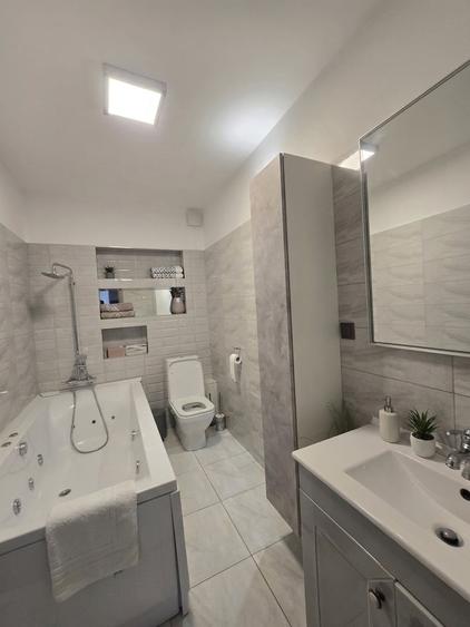 Apartament cu 3 camere semidecomandat, mobilat în Sânnicoară