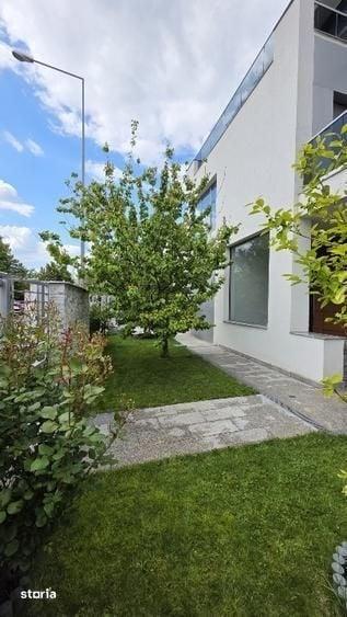 Casă cu 5 camere cu Teren 413 Mp în Grivița