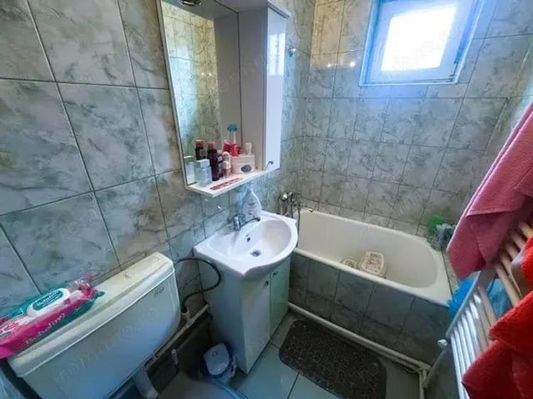 Apartament cu 4 camere decomandat în Drăgănești-Olt