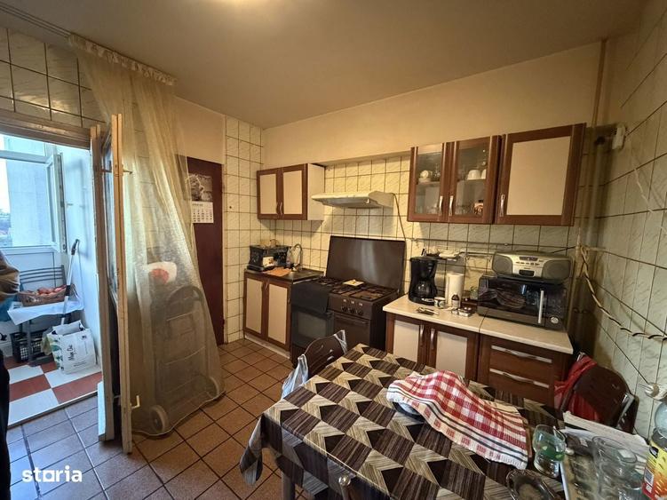 Apartament cu 4 camere în Rahova