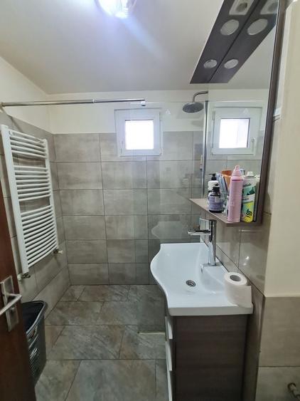 Apartament cu 3 camere decomandat în Craiter