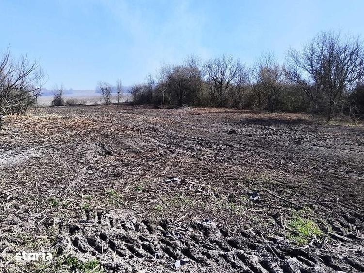 Teren de 2583 mp, în Comeat