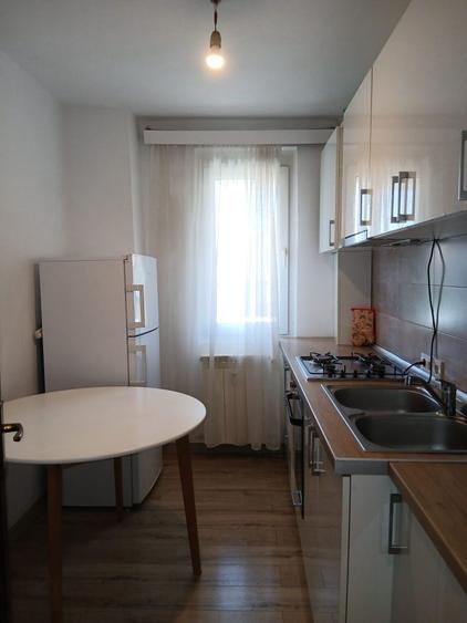 Apartament cu 3 camere decomandat, mobilat în Complex Studențesc