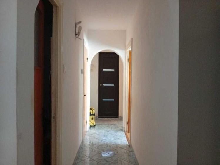 Apartament cu 3 camere decomandat în Ștefan cel Mare