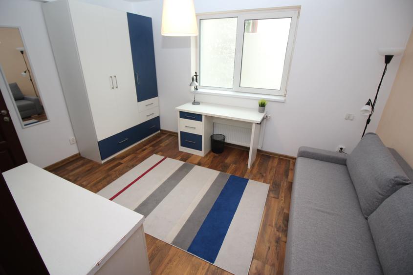 Apartament cu 4 camere semidecomandat în Titan