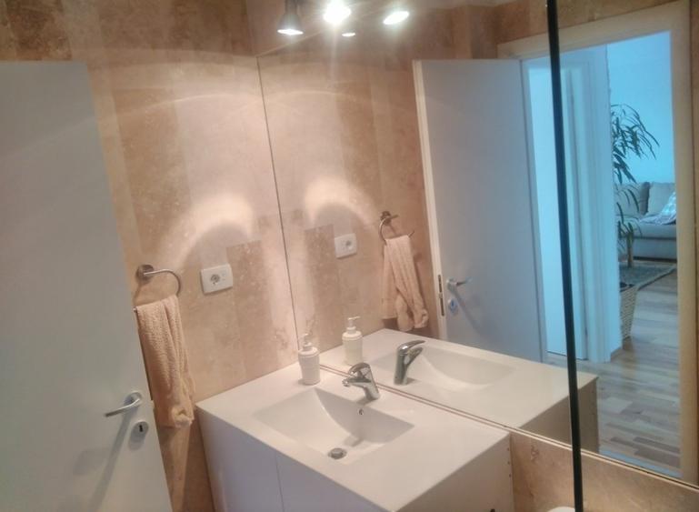 Apartament cu 2 camere decomandat, mobilat în P-ța Amzei