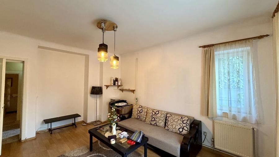 Apartament cu 3 camere semidecomandat în Vatra Luminoasă