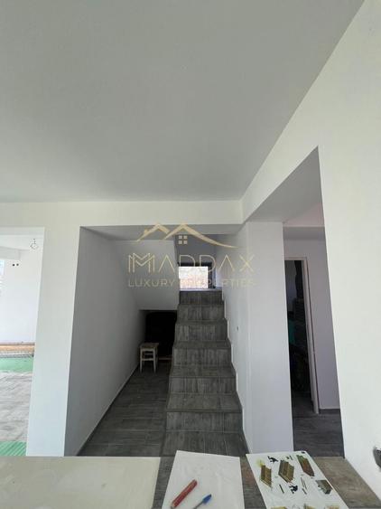 Casă individuală cu 4 camere cu Canalizare în Dimieni