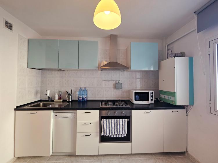 Apartament cu 3 camere decomandat, mobilat în Nerva Traian