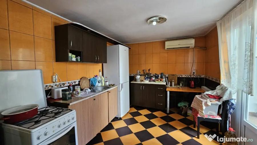 Casă cu 5 camere cu Teren 267 Mp în Pieptănari