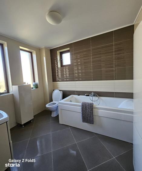Casă cu 4 camere cu Teren 490 Mp în Central