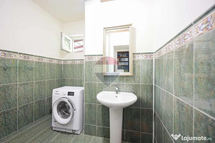 Casă cu 5 camere cu Teren 554 Mp în Central