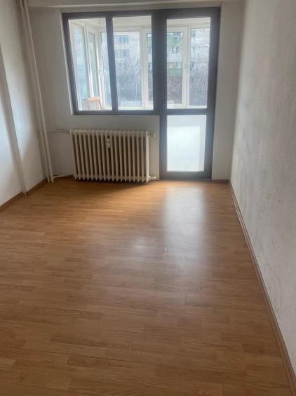 Apartament cu 4 camere decomandat în Chișinau