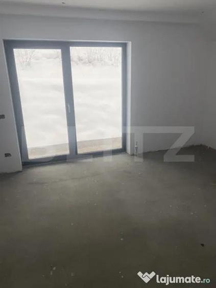 Casă cu 4 camere cu Teren 1096 Mp în Central