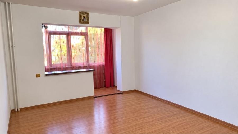 Apartament cu 2 camere semidecomandat în 9 Mai