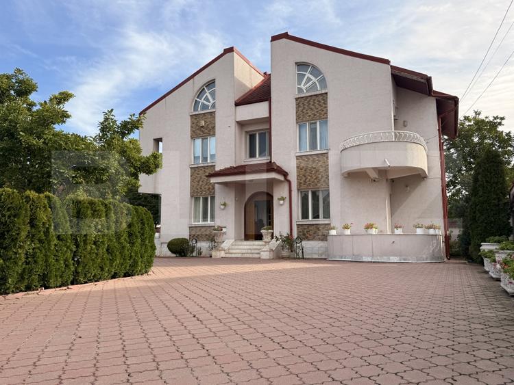 Casă individuală cu 9 camere cu Piscina în Central