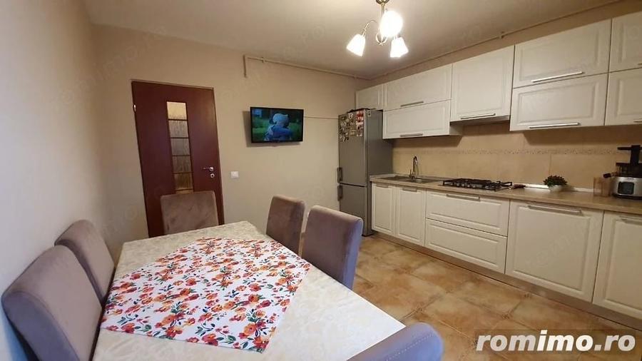 Garsonieră decomandată în Regie