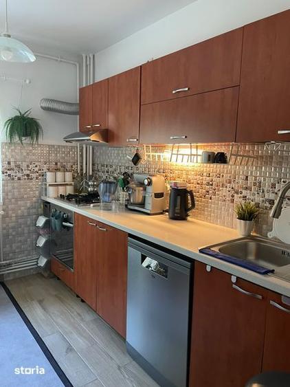 Apartament cu 3 camere decomandat, mobilat în Titan