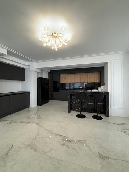 Penthouse cu 5 camere decomandat în Pipera