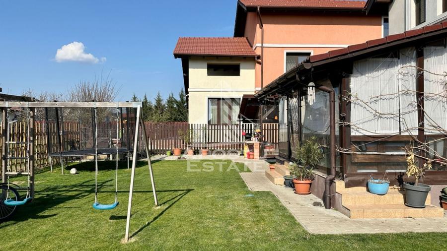 Casă individuală cu 4 camere cu Canalizare în Dumbrăvița