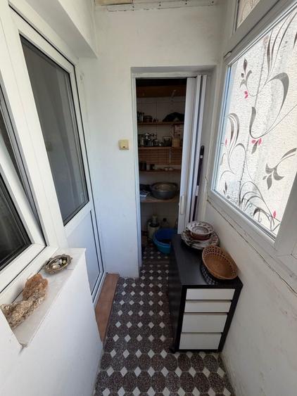 Apartament cu 4 camere decomandat, mobilat în Crângași