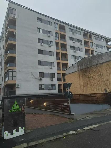 Apartament cu 2 camere decomandat, mobilat în P-ța Alba Iulia