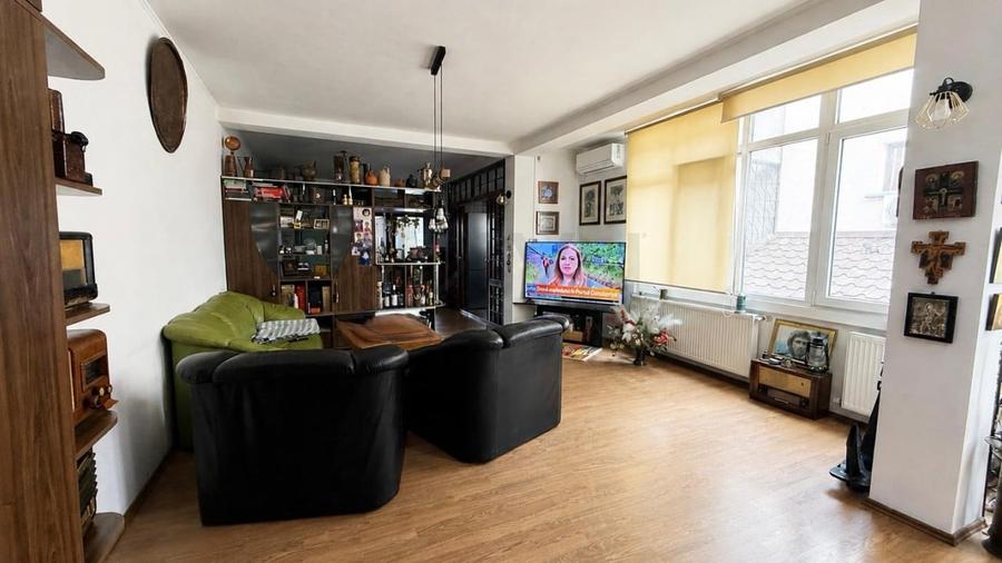 Apartament cu 3 camere decomandat, mobilat în Armeneasca