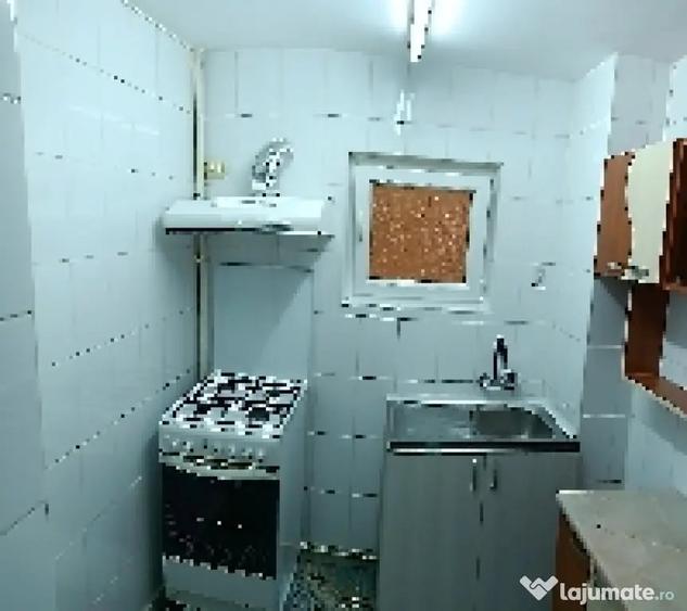 Apartament cu 3 camere nedecomandat în Titan