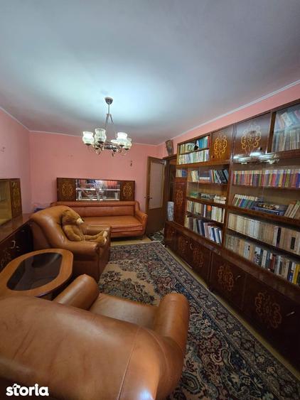 Apartament cu 3 camere decomandat, mobilat în Viziru 3