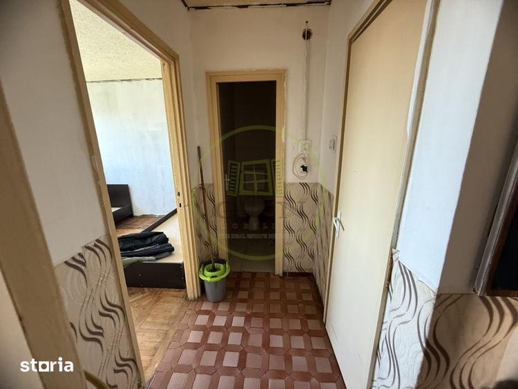 Apartament cu 4 camere semidecomandat în Calea București