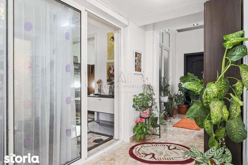 Casă cu 10 camere cu Teren 336 Mp în Colentina