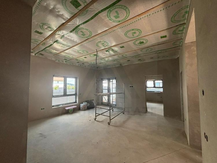 Casă individuală cu 4 camere cu Canalizare în Cristian