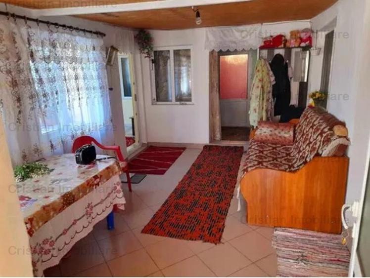 Casă cu 4 camere cu Canalizare în Lacu Dulce