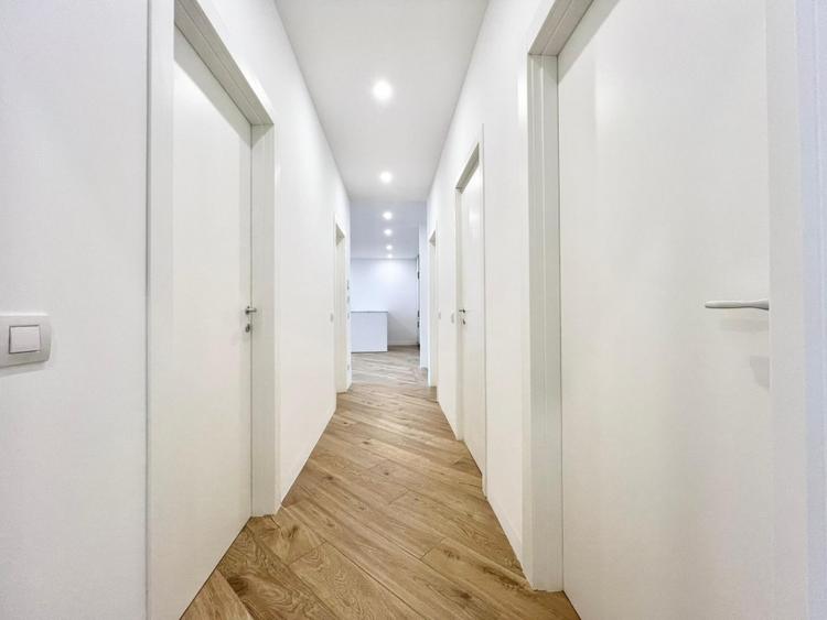 Apartament cu 4 camere, mobilat în Dacia