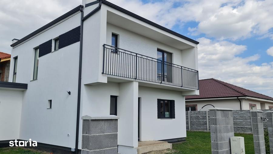 Casă cu 5 camere cu Teren 350 Mp în Dumbrăvița