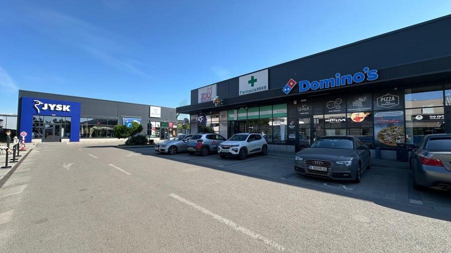 Spațiu comercial, de 4,457 mp, în Odăi