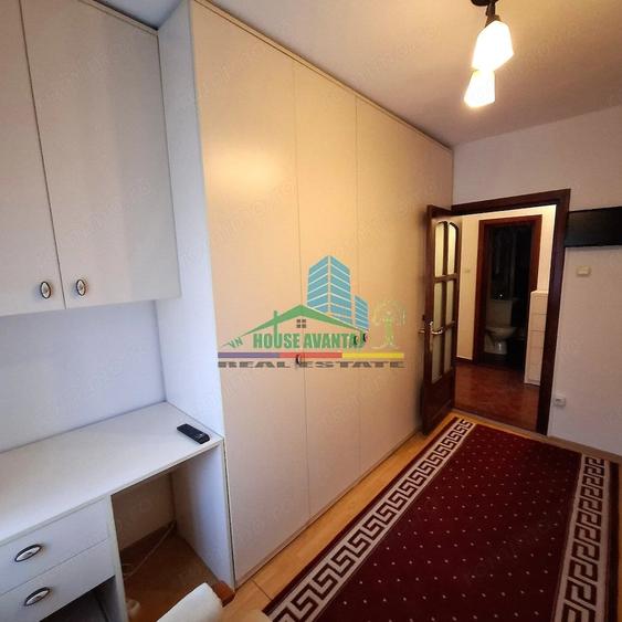 Apartament cu 4 camere decomandat în Central
