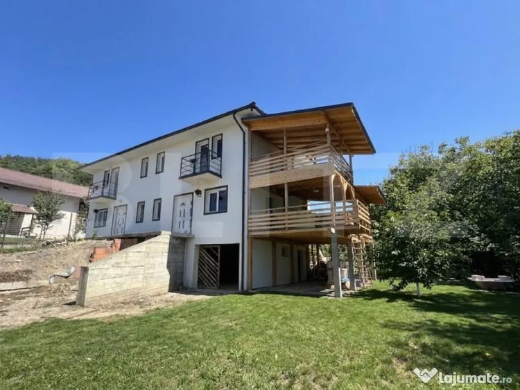 Casă cu 7 camere cu Teren 700 Mp în Mintiu Gherlii