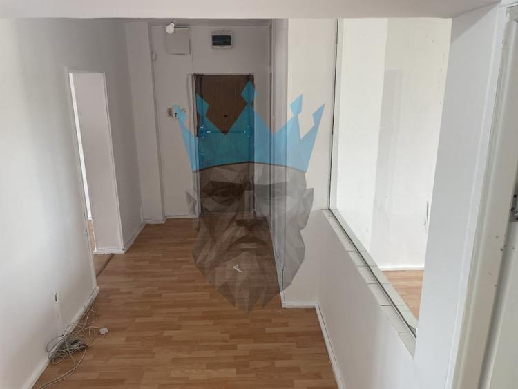 Apartament cu 3 camere decomandat în P-ța Alba Iulia