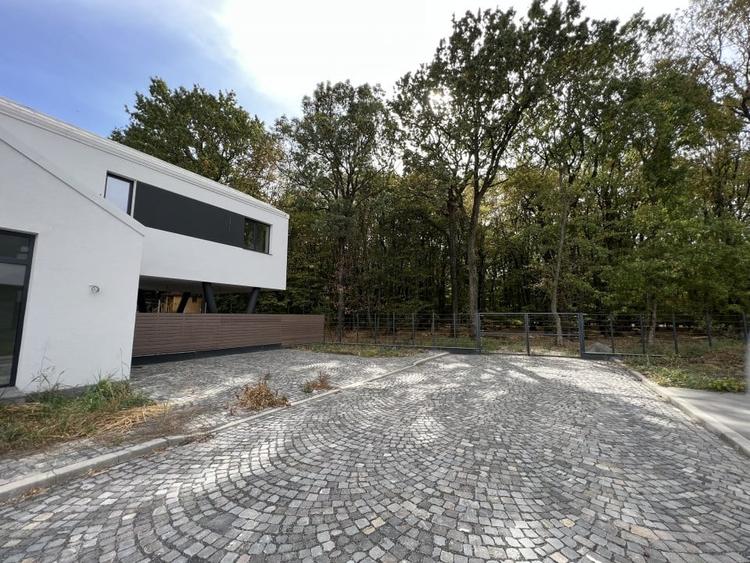 Casă individuală cu 6 camere cu Canalizare în Corbeanca
