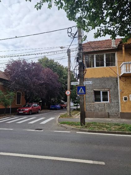 Casă cu 6 camere cu Teren 223 Mp în Central