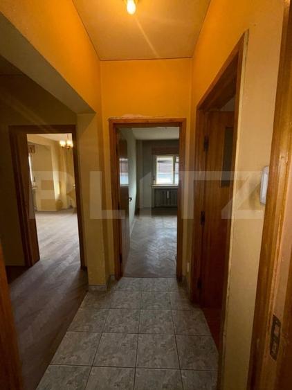 Apartament cu 4 camere semidecomandat în Central