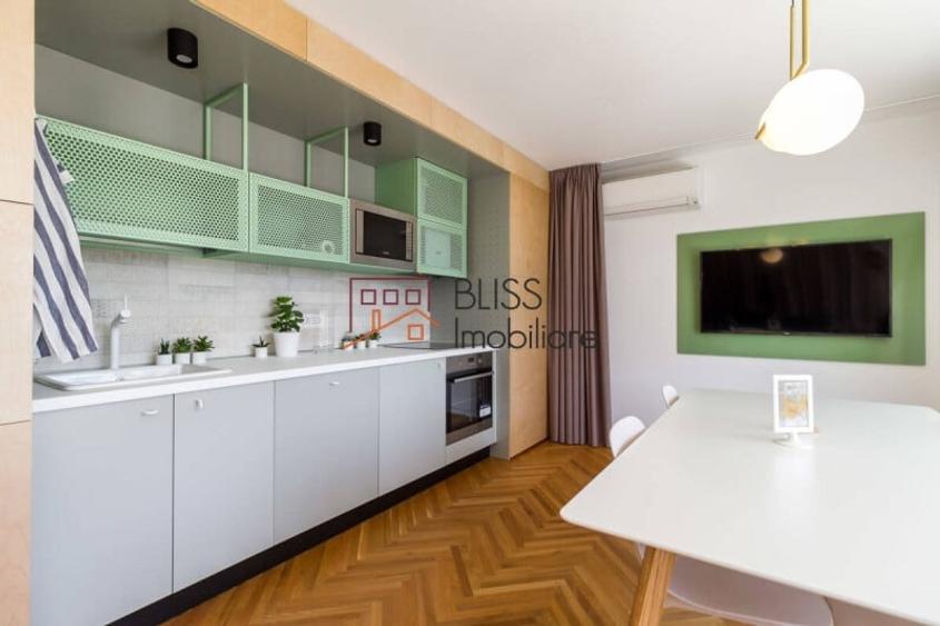 Apartament cu 4 camere decomandat în Victoriei